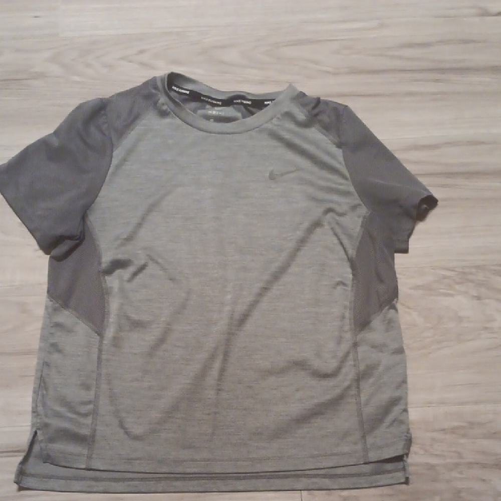 Nike Men's Gray Athletic Shirt